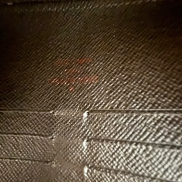 LOUIS VUITTON
Damier Ebene Sistina Wallet - Picture 9 of 12